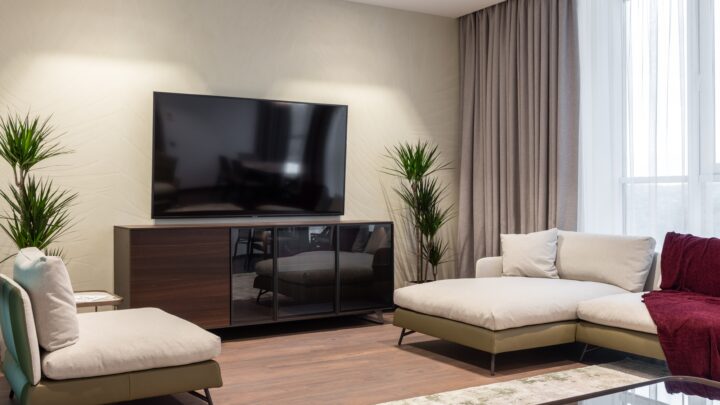 Łączenie komfortu i designu w jednym meblu – nowoczesna sofa z funkcją relax